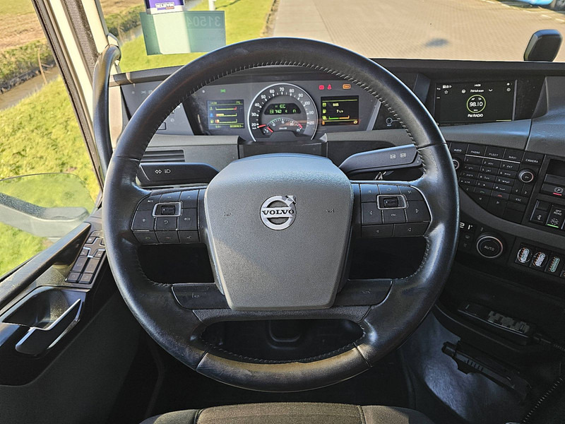 Фото интерьера 2: Тягач Volvo FH 460 ALCOA'S I-SEE ACC