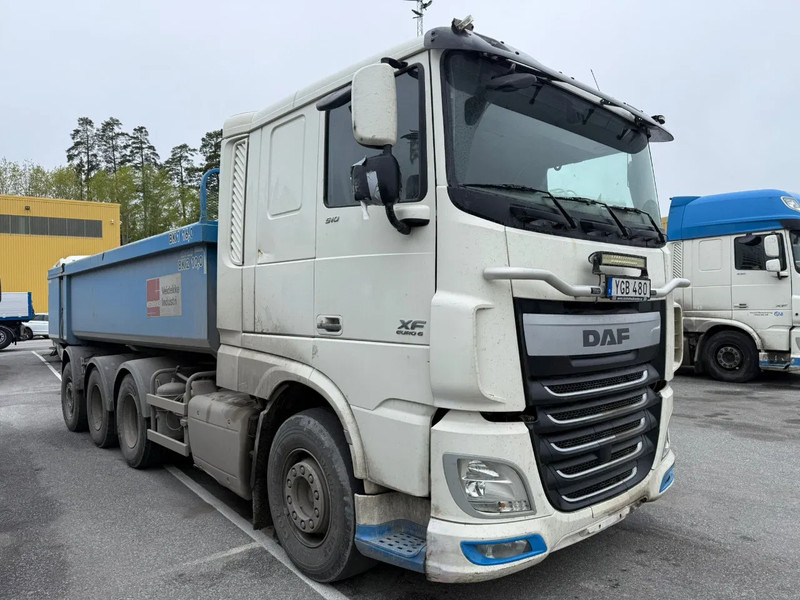 DAF XF 510 Ginaf 8x4*4 - Tipper - Euro 6 - Steering axle - Steel front suspension - Самосвал: фото 1 DAF XF 510 Ginaf 8x4*4 - Tipper - Euro 6 - Steering axle - Steel front suspension - Самосвал: фото 1