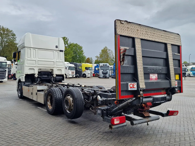 DAF XF 530 SuperSpaceCab 6x2*4 - Chassis 740 cm - Loadlift - Steering axle - Leather - - Грузовик-шасси: фото 5 DAF XF 530 SuperSpaceCab 6x2*4 - Chassis 740 cm - Loadlift - Steering axle - Leather - - Грузовик-шасси: фото 5