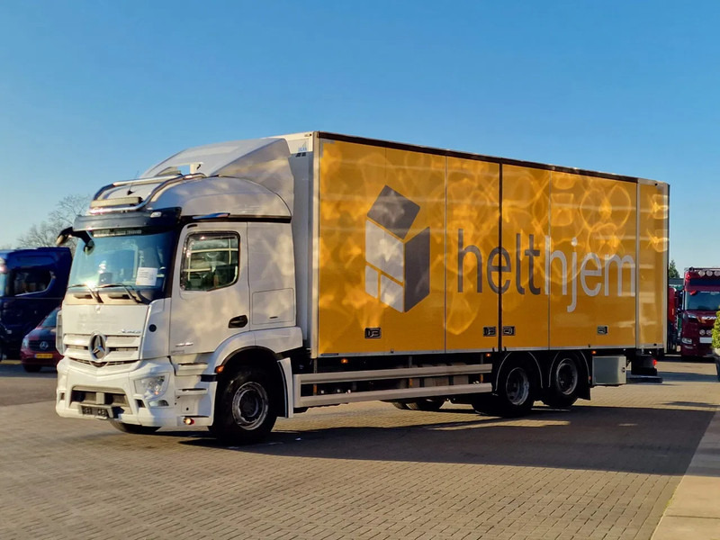Mercedes-Benz Actros 2546 6x2 Streamspace - Box with sidedoors - Loadlift - Full air - 5.50 WB - Грузовик с закрытым кузовом: фото 3 Mercedes-Benz Actros 2546 6x2 Streamspace - Box with sidedoors - Loadlift - Full air - 5.50 WB - Грузовик с закрытым кузовом: фото 3