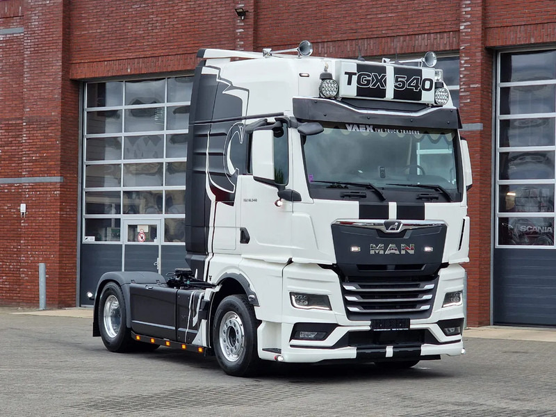 MAN TGX 18.540 GX - New - Retarder - Night clima - Alcoa - Show truck - Lightbar - - Тягач: фото 1 MAN TGX 18.540 GX - New - Retarder - Night clima - Alcoa - Show truck - Lightbar - - Тягач: фото 1