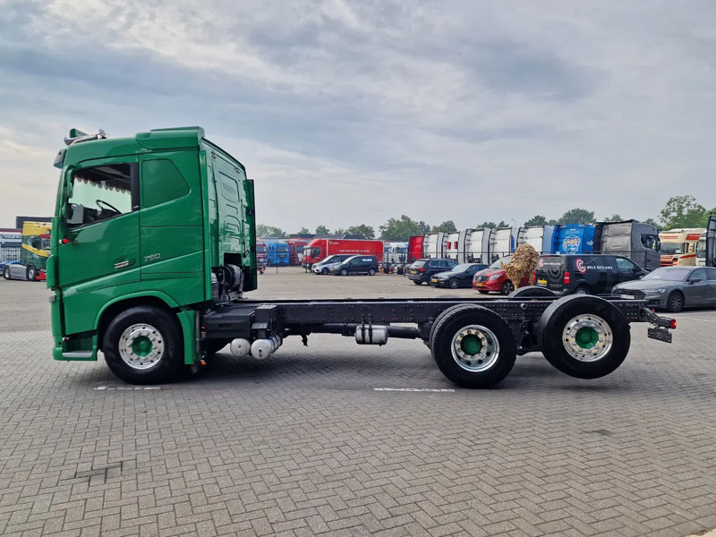 Volvo FH 16.750 Lowroof 6x2*4 - Chassis - 4.30 WB - Steering axle - Retarder - Custom interior - Грузовик-шасси: фото 4 Volvo FH 16.750 Lowroof 6x2*4 - Chassis - 4.30 WB - Steering axle - Retarder - Custom interior - Грузовик-шасси: фото 4