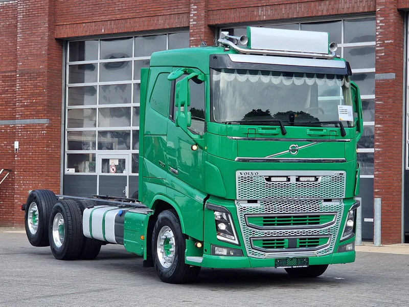 Volvo FH 16.750 Lowroof 6x2*4 - Chassis - 4.30 WB - Steering axle - Retarder - Custom interior - Грузовик-шасси: фото 1 Volvo FH 16.750 Lowroof 6x2*4 - Chassis - 4.30 WB - Steering axle - Retarder - Custom interior - Грузовик-шасси: фото 1
