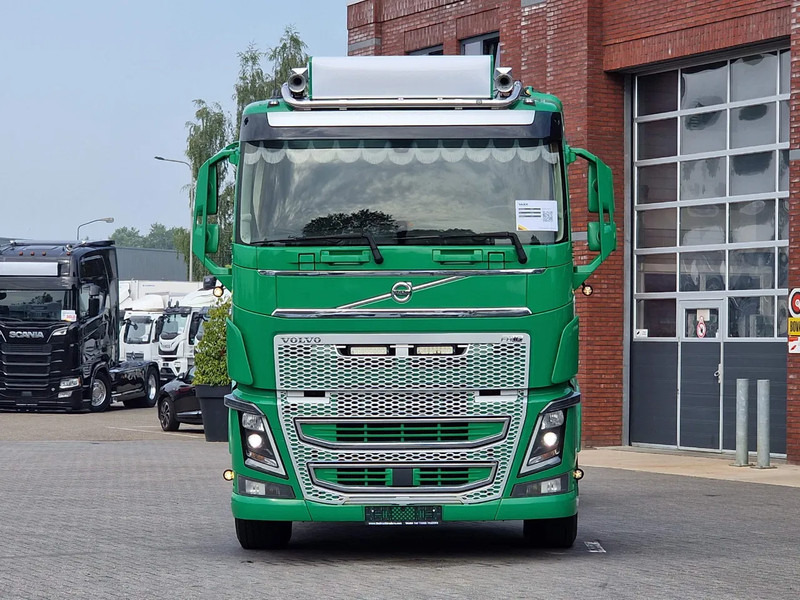 Volvo FH 16.750 Lowroof 6x2*4 - Chassis - 4.30 WB - Steering axle - Retarder - Custom interior - Грузовик-шасси: фото 2 Volvo FH 16.750 Lowroof 6x2*4 - Chassis - 4.30 WB - Steering axle - Retarder - Custom interior - Грузовик-шасси: фото 2