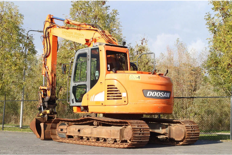 Doosan DX140LCR-3 | DX 140 LCR-3 | TILT ROTATOR | BUCKET | DOZERBLADE - Гусеничный экскаватор: фото 3 Doosan DX140LCR-3 | DX 140 LCR-3 | TILT ROTATOR | BUCKET | DOZERBLADE - Гусеничный экскаватор: фото 3