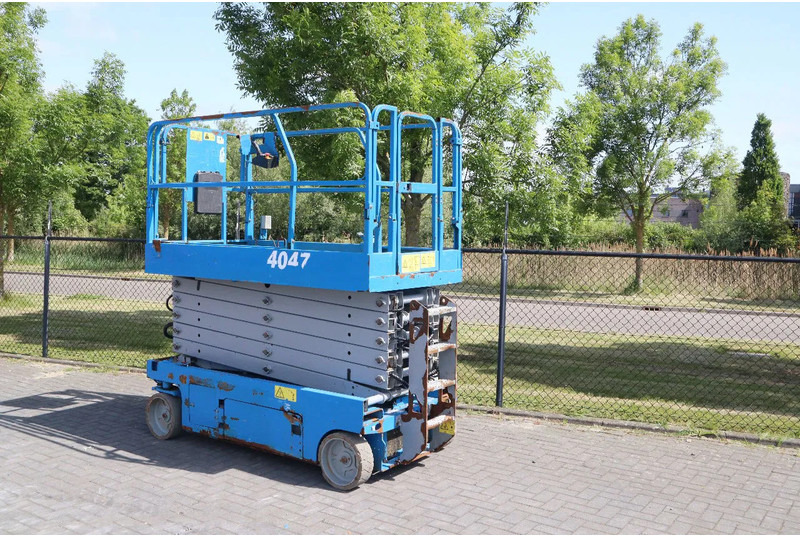 Genie GS-4047 | 14 METER | 350 KG - Ножничный подъемник: фото 2 Genie GS-4047 | 14 METER | 350 KG - Ножничный подъемник: фото 2