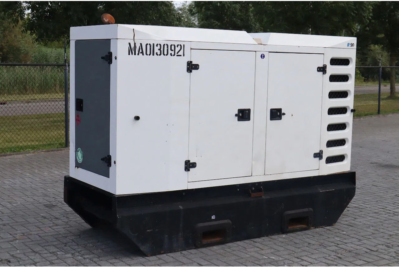 SDMO R90C3 | 90 KVA | 400 V - Электрогенератор: фото 3 SDMO R90C3 | 90 KVA | 400 V - Электрогенератор: фото 3