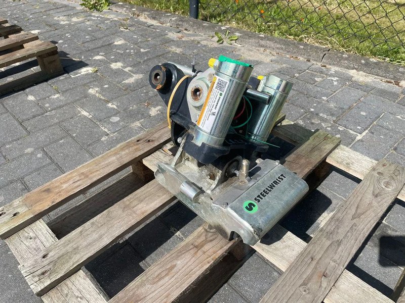 Sanderson STEELWRIST TMX S30 -180HA | TILT QUICKCOUPLER | TILTING COUPLER | NEW - Тилтротатор для Строительной техники: фото 1 Sanderson STEELWRIST TMX S30 -180HA | TILT QUICKCOUPLER | TILTING COUPLER | NEW - Тилтротатор для Строительной техники: фото 1