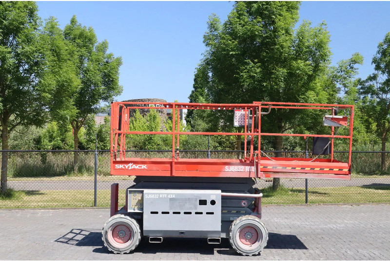 Skyjack SJ 6832 RTE | 12 METER | 454 KG - Ножничный подъемник: фото 4 Skyjack SJ 6832 RTE | 12 METER | 454 KG - Ножничный подъемник: фото 4