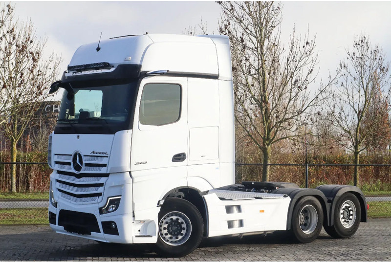 Mercedes-Benz Actros 2553 | 6X2 | FULL AIR | RETARDER | 33.000 KM! | EURO 6 - Тягач: фото 1 Mercedes-Benz Actros 2553 | 6X2 | FULL AIR | RETARDER | 33.000 KM! | EURO 6 - Тягач: фото 1