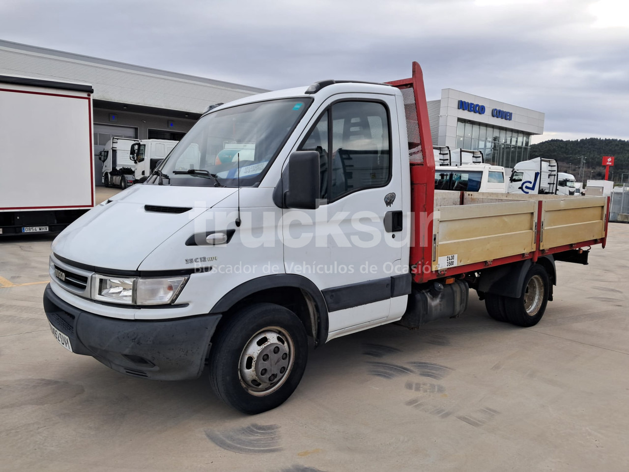 IVECO 35C12 - Малотоннажный бортовой грузовик: фото 1 IVECO 35C12 - Малотоннажный бортовой грузовик: фото 1