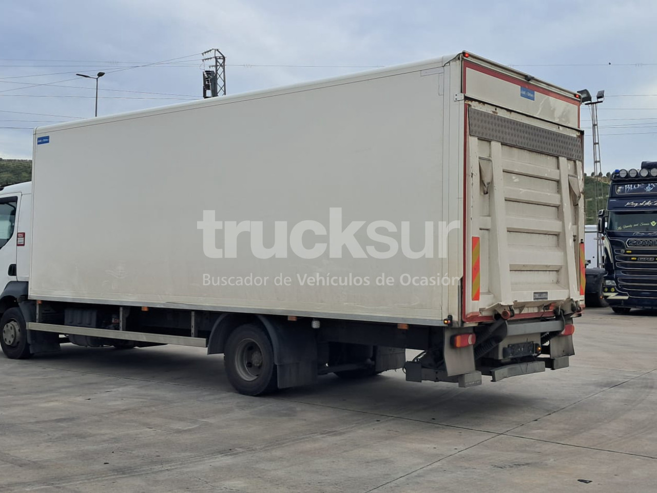 RENAULT D12.240 - Грузовик с закрытым кузовом: фото 4 RENAULT D12.240 - Грузовик с закрытым кузовом: фото 4