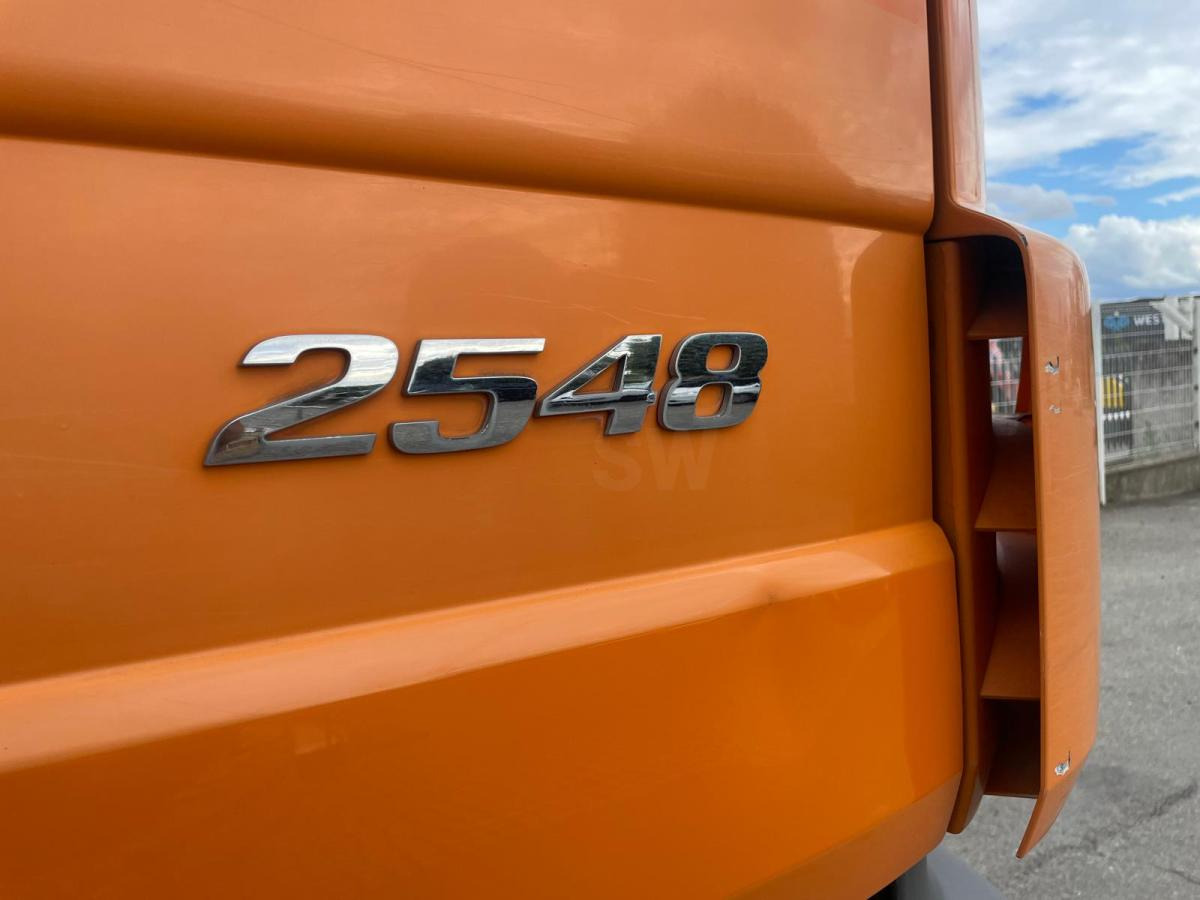 Mercedes Actros 2548 - Крюковой мультилифт: фото 3 Mercedes Actros 2548 - Крюковой мультилифт: фото 3
