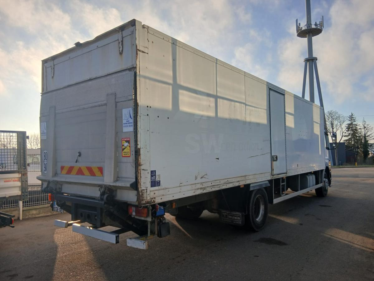 Mercedes Axor 1829 - Грузовик с закрытым кузовом: фото 4 Mercedes Axor 1829 - Грузовик с закрытым кузовом: фото 4