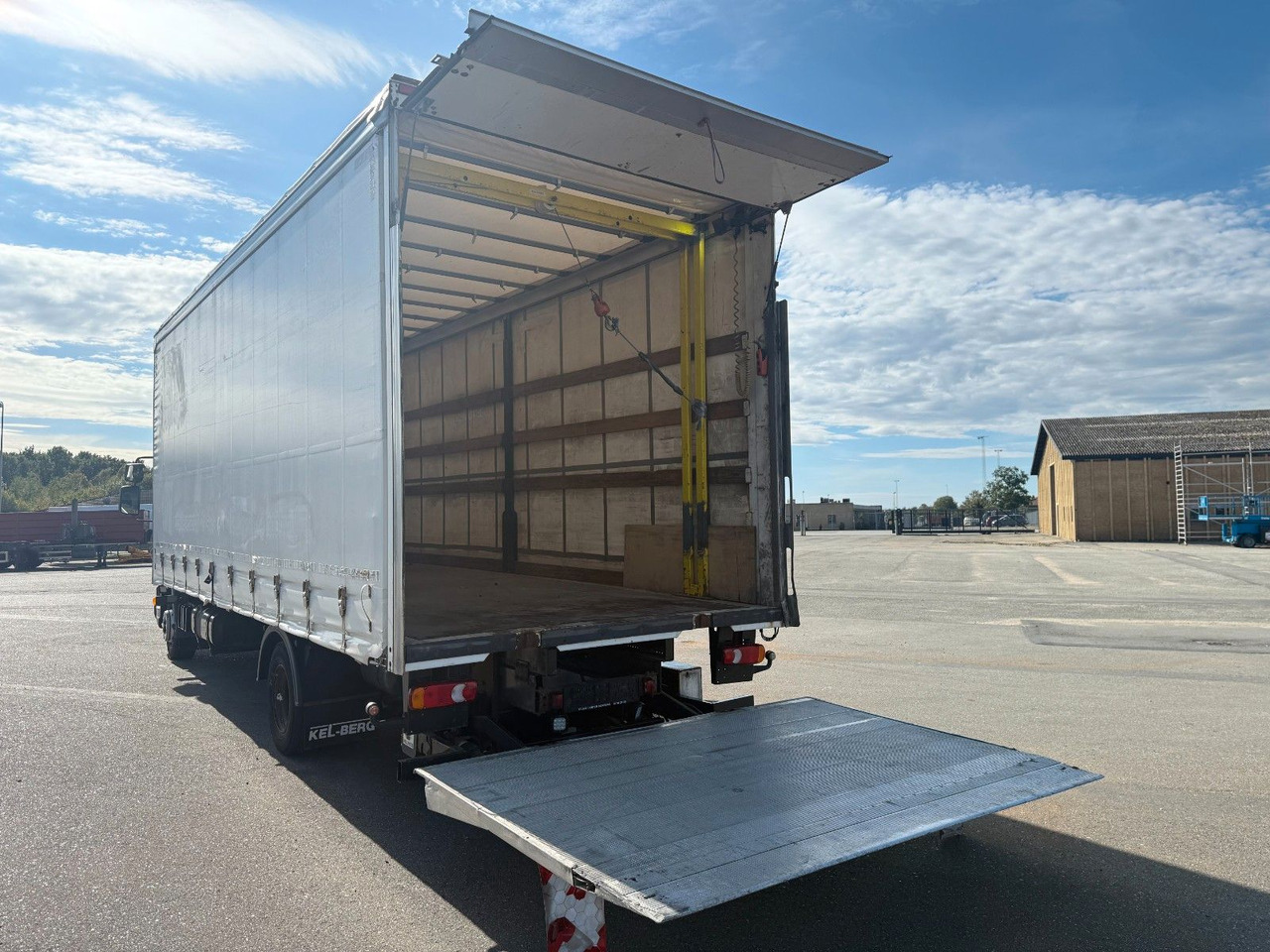 DAF LF 45 /220 4x2 Curtainsider and Taillift Euro 6 - Тентованный грузовик: фото 5 DAF LF 45 /220 4x2 Curtainsider and Taillift Euro 6 - Тентованный грузовик: фото 5