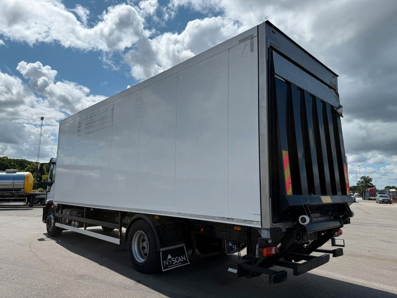 Iveco 180E32 4x2 Schmitz / Thermo King T-1200R Spectru Iveco 180E32 4x2 Schmitz / Thermo King T-1200R Spectru - Рефрижератор: фото 4 Iveco 180E32 4x2 Schmitz / Thermo King T-1200R Spectru Iveco 180E32 4x2 Schmitz / Thermo King T-1200R Spectru - Рефрижератор: фото 4