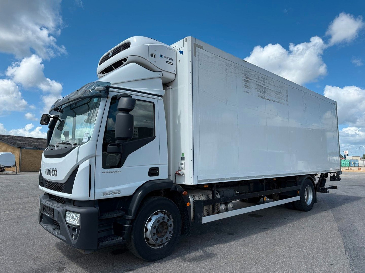 Iveco 180E32 4x2 Schmitz / Thermo King T-1200R Spectru Iveco 180E32 4x2 Schmitz / Thermo King T-1200R Spectru - Рефрижератор: фото 1 Iveco 180E32 4x2 Schmitz / Thermo King T-1200R Spectru Iveco 180E32 4x2 Schmitz / Thermo King T-1200R Spectru - Рефрижератор: фото 1