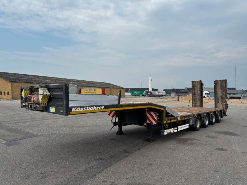 Низкорамный полуприцеп Kässbohrer 4 axle Extendable Machine Trailer: фото 1