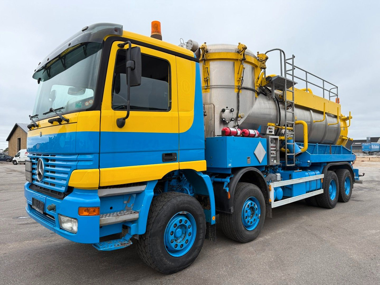 Mercedes-Benz Actros 4140 8x4 KOKS MEGAVAC 8000 ADR Dry Vac - Ассенизатор: фото 1 Mercedes-Benz Actros 4140 8x4 KOKS MEGAVAC 8000 ADR Dry Vac - Ассенизатор: фото 1