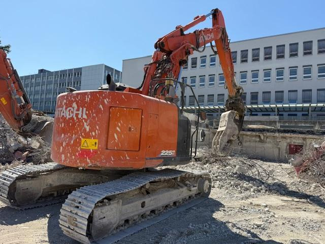 Hitachi ZX225US LC-6 - Гусеничный экскаватор: фото 1 Hitachi ZX225US LC-6 - Гусеничный экскаватор: фото 1