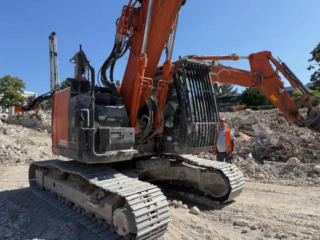 Hitachi ZX225US LC-6 - Гусеничный экскаватор: фото 2 Hitachi ZX225US LC-6 - Гусеничный экскаватор: фото 2