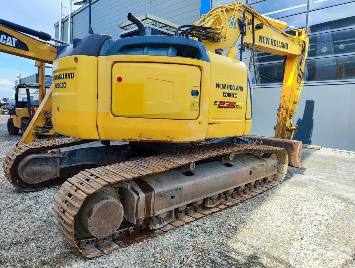 New Holland E235B SR-2 - Гусеничный экскаватор: фото 4 New Holland E235B SR-2 - Гусеничный экскаватор: фото 4