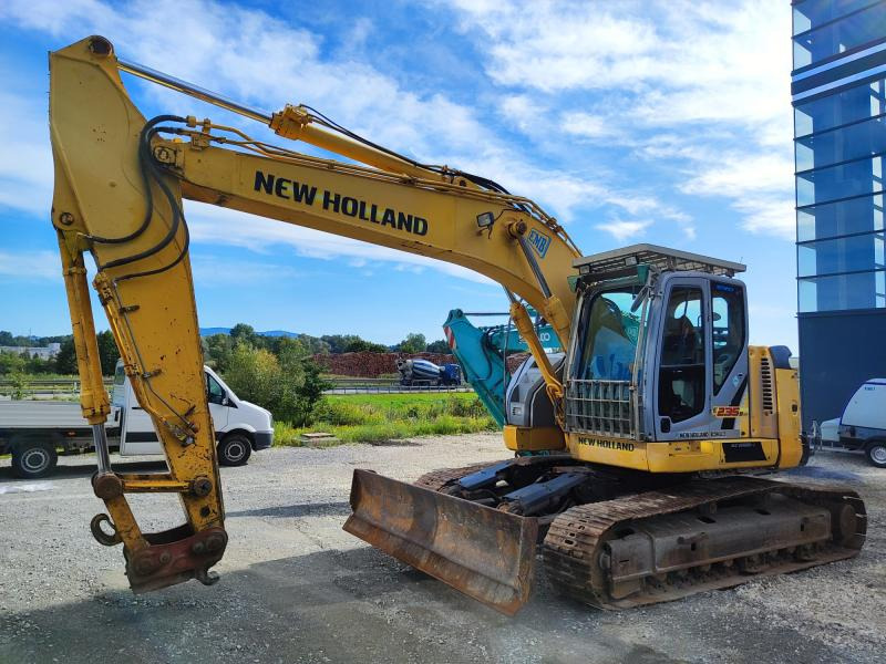 New Holland E235B SR-2 - Гусеничный экскаватор: фото 2 New Holland E235B SR-2 - Гусеничный экскаватор: фото 2