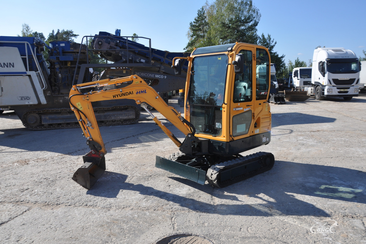 Hyundai R18-9 - Мини-экскаватор: фото 1 Hyundai R18-9 - Мини-экскаватор: фото 1