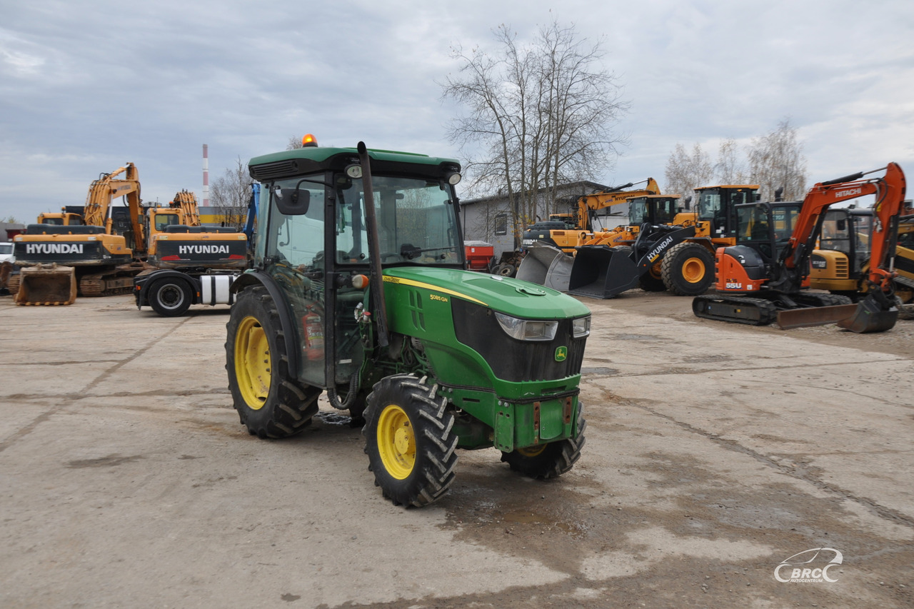 John Deere 5085 - Трактор: фото 2 John Deere 5085 - Трактор: фото 2