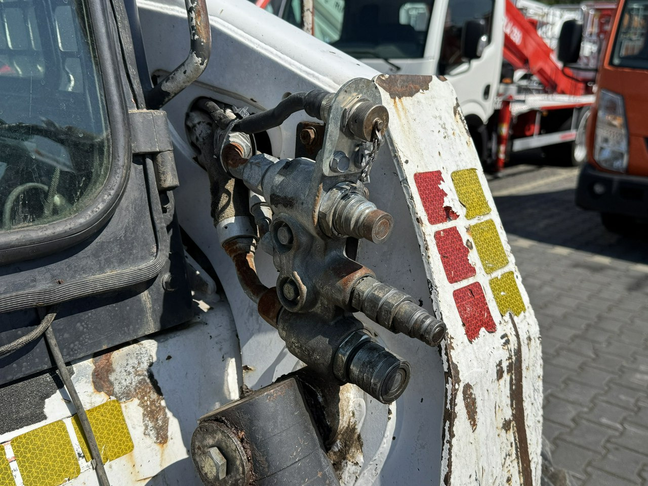 Bobcat S300 Joystick Mini Ładowarka Waga 3692kg - Мини-погрузчик с бортовым поворотом: фото 4 Bobcat S300 Joystick Mini Ładowarka Waga 3692kg - Мини-погрузчик с бортовым поворотом: фото 4