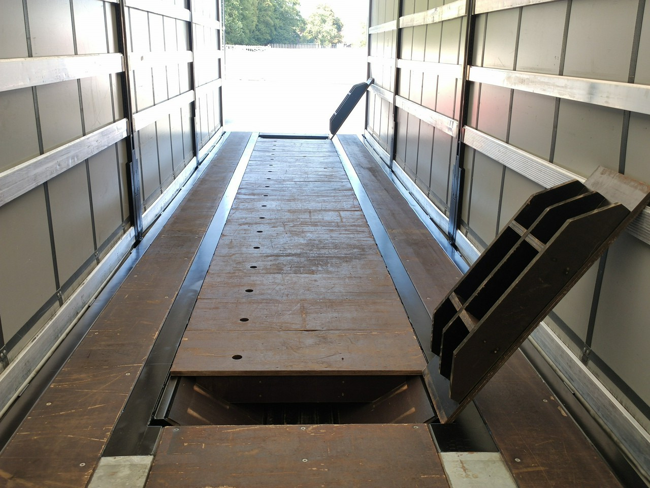 Тентованный полуприцеп Kogel Coil mulda 3 Osie SAF Dach i Boki Zsuwane: фото 30 Тентованный полуприцеп Kogel Coil mulda 3 Osie SAF Dach i Boki Zsuwane: фото 30