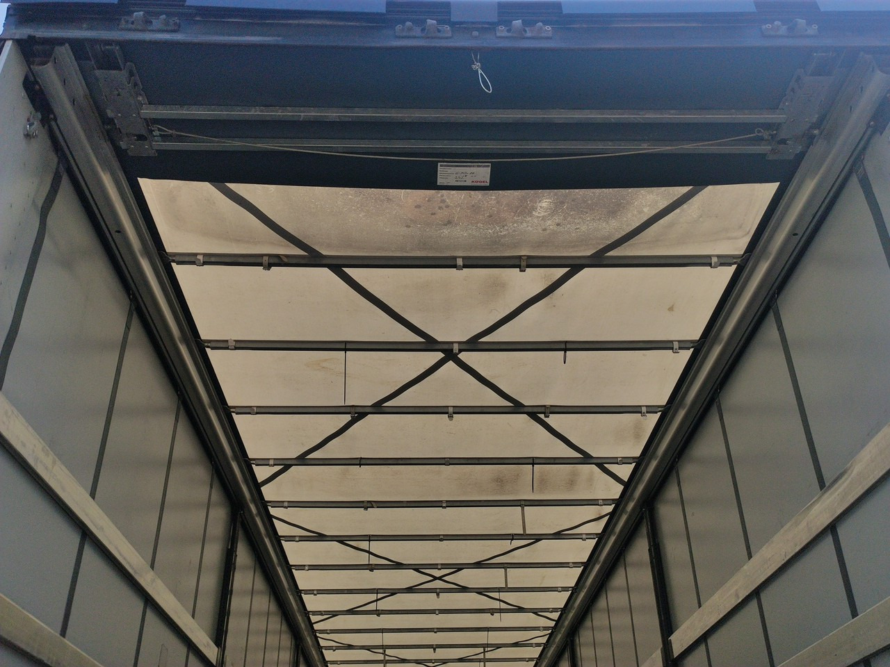 Тентованный полуприцеп Kogel Coil mulda 3 Osie SAF Dach i Boki Zsuwane: фото 28 Тентованный полуприцеп Kogel Coil mulda 3 Osie SAF Dach i Boki Zsuwane: фото 28