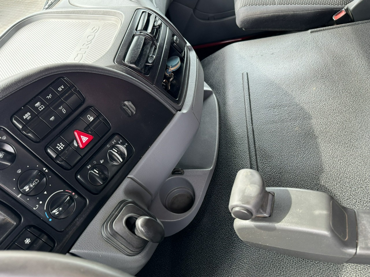 Самосвал Mercedes Actros 4141 8x6 Wywrot SKIBICKI Automat EPS ze Sprzegłem !!!: фото 29 Самосвал Mercedes Actros 4141 8x6 Wywrot SKIBICKI Automat EPS ze Sprzegłem !!!: фото 29