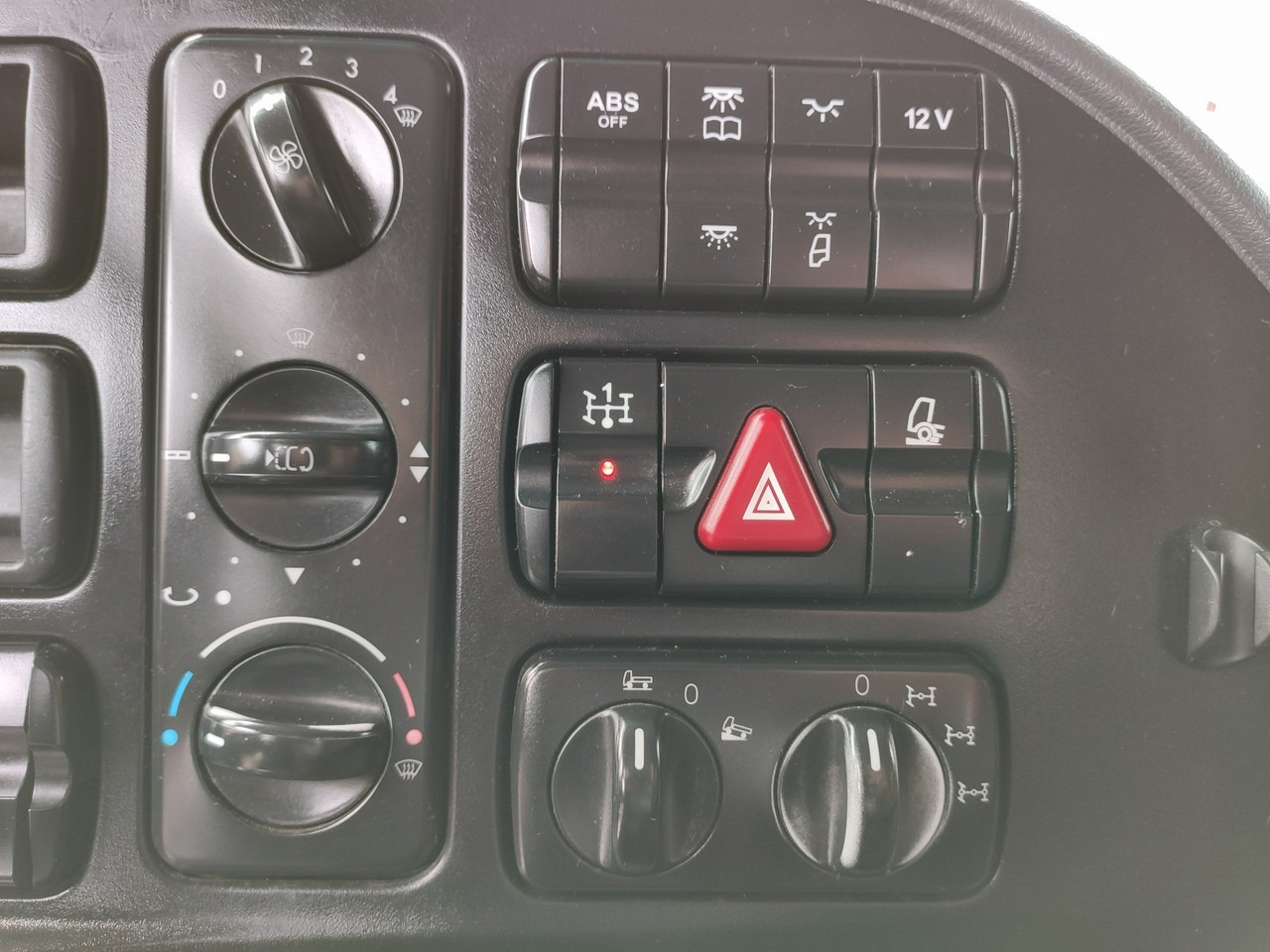 Самосвал Mercedes Actros 4141 8x6 Wywrot SKIBICKI Automat EPS ze Sprzegłem !!!: фото 44 Самосвал Mercedes Actros 4141 8x6 Wywrot SKIBICKI Automat EPS ze Sprzegłem !!!: фото 44