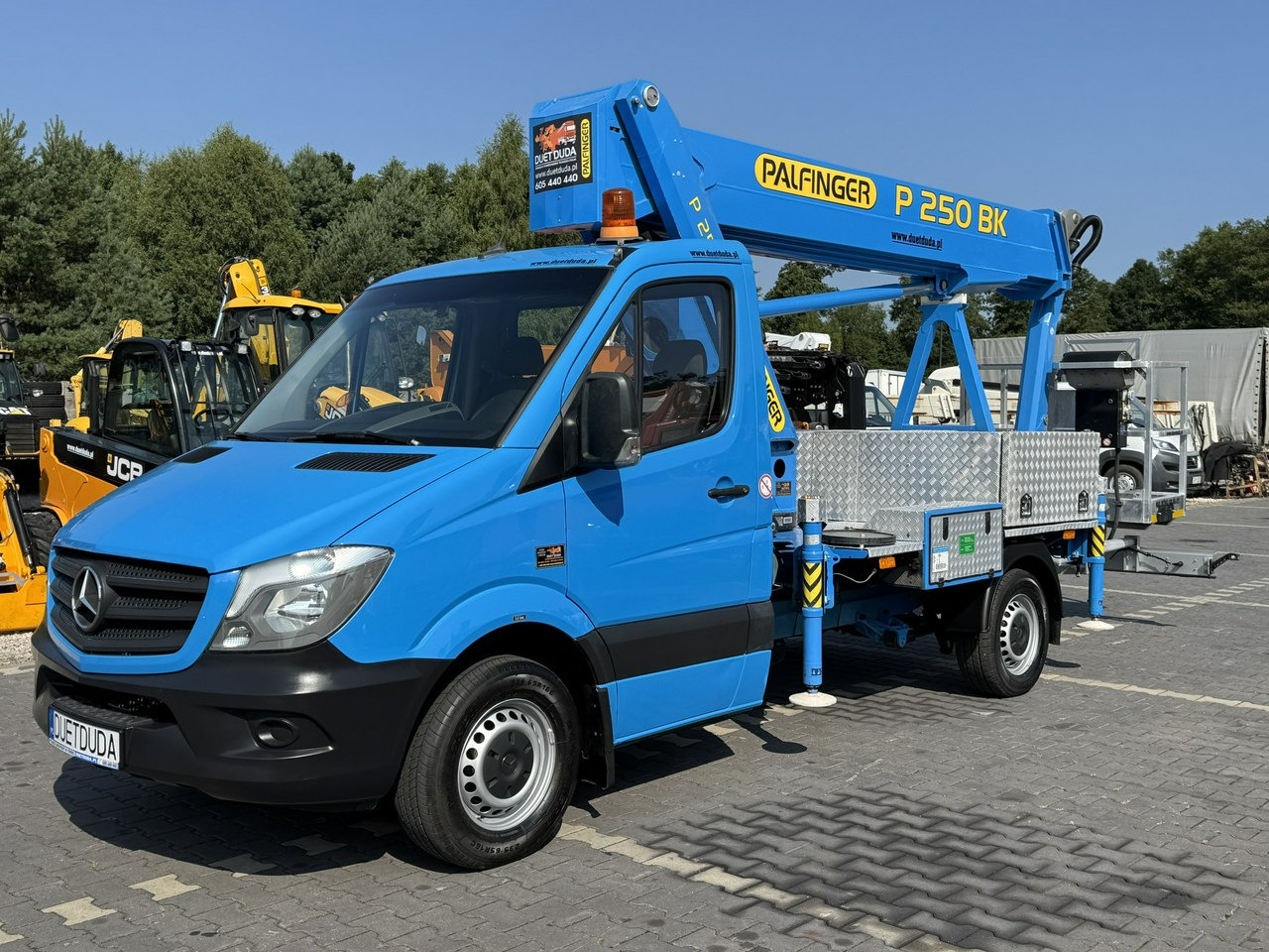 Грузовик с подъемником Mercedes Sprinter: фото 6