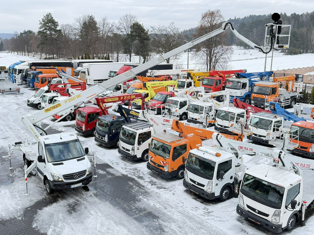 Mercedes Sprinter - Грузовик с подъемником: фото 3 Mercedes Sprinter - Грузовик с подъемником: фото 3