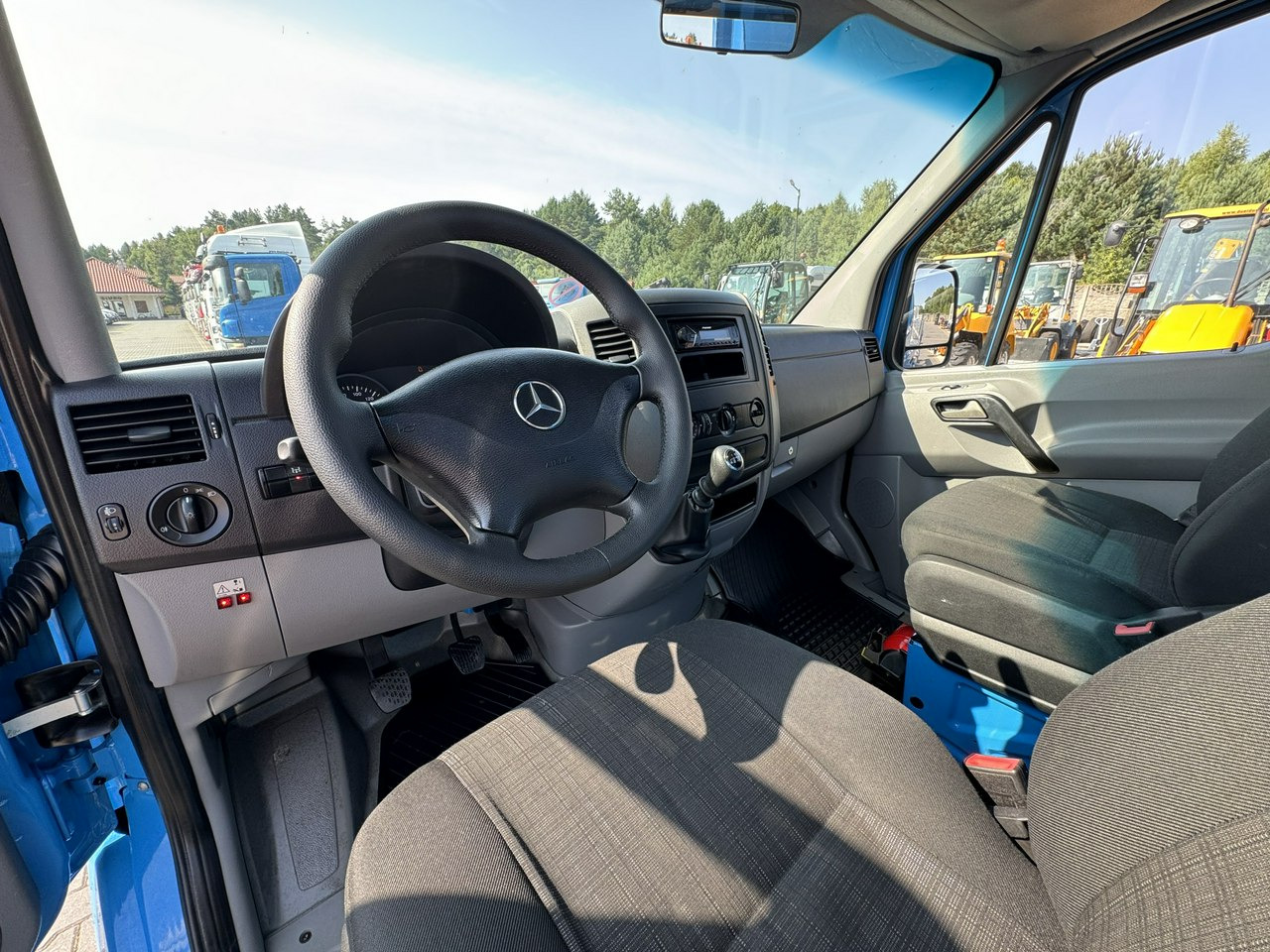 Грузовик с подъемником Mercedes Sprinter: фото 29