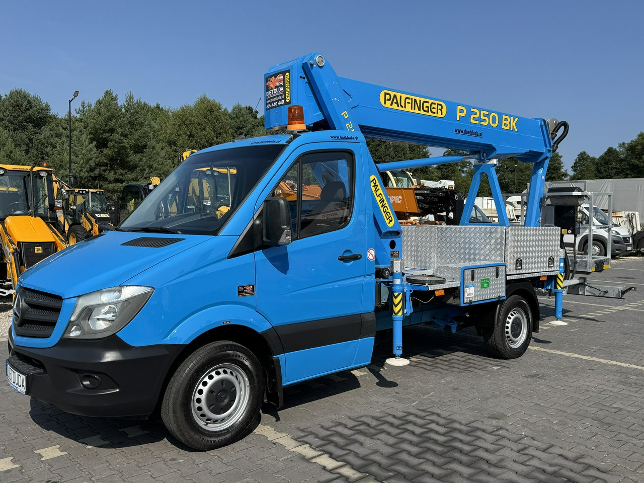 Грузовик с подъемником Mercedes Sprinter: фото 9