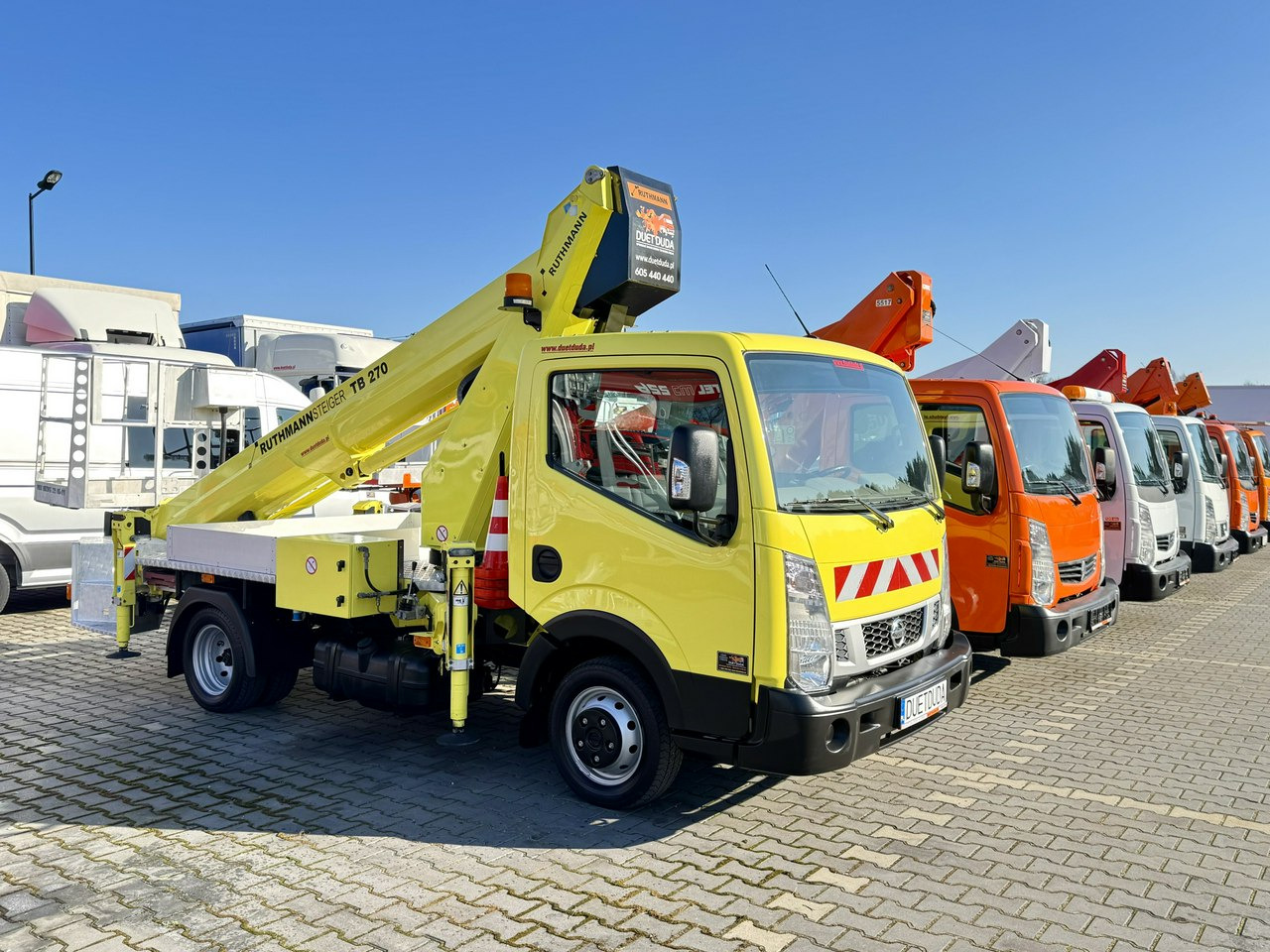 Nissan Cabstar - Грузовик с подъемником: фото 3 Nissan Cabstar - Грузовик с подъемником: фото 3
