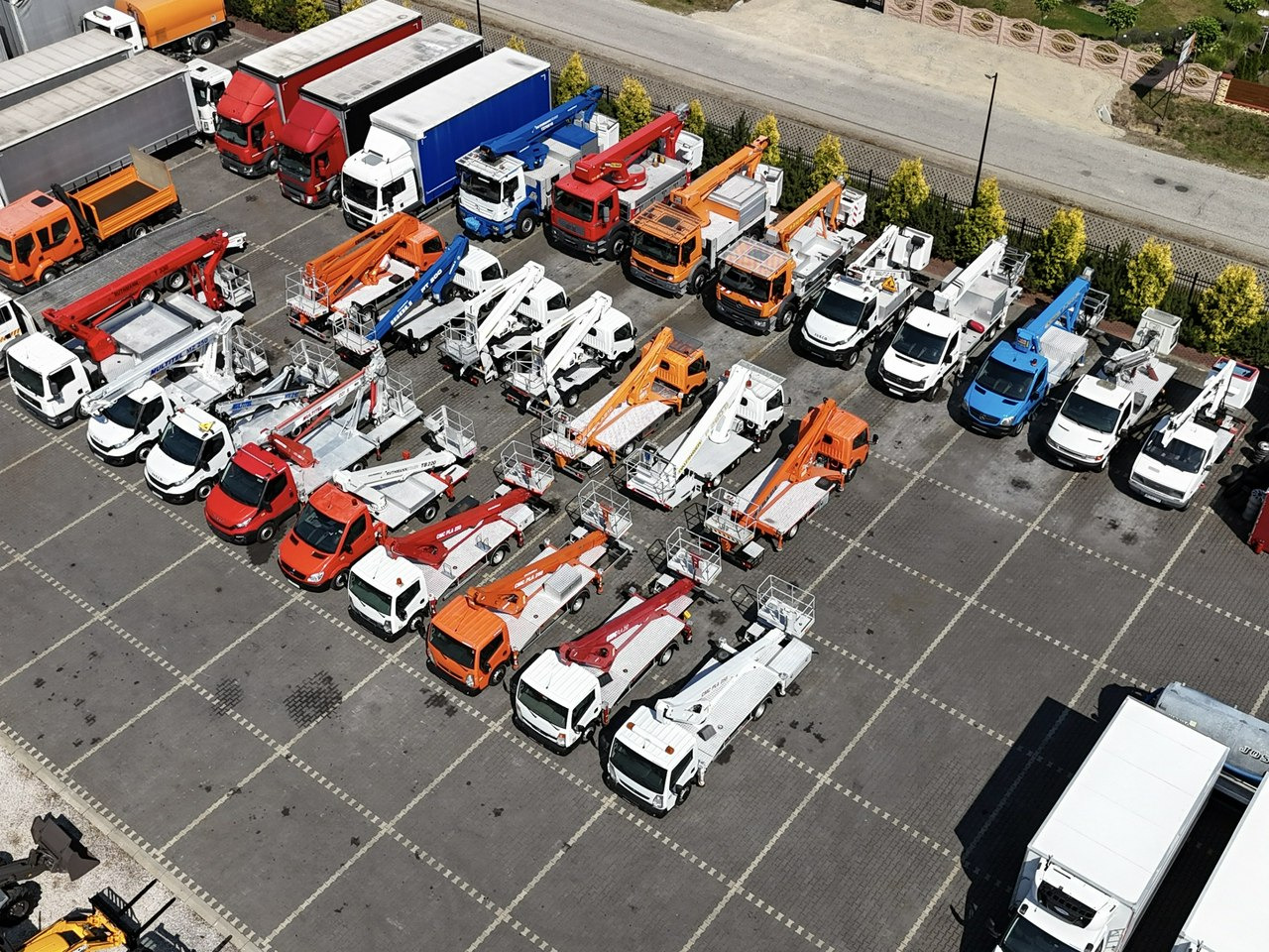 Nissan Zwyżka Podnośnik Koszowy 4X4 CABSTAR MAXITY SPRINTER - Грузовик с подъемником: фото 3 Nissan Zwyżka Podnośnik Koszowy 4X4 CABSTAR MAXITY SPRINTER - Грузовик с подъемником: фото 3