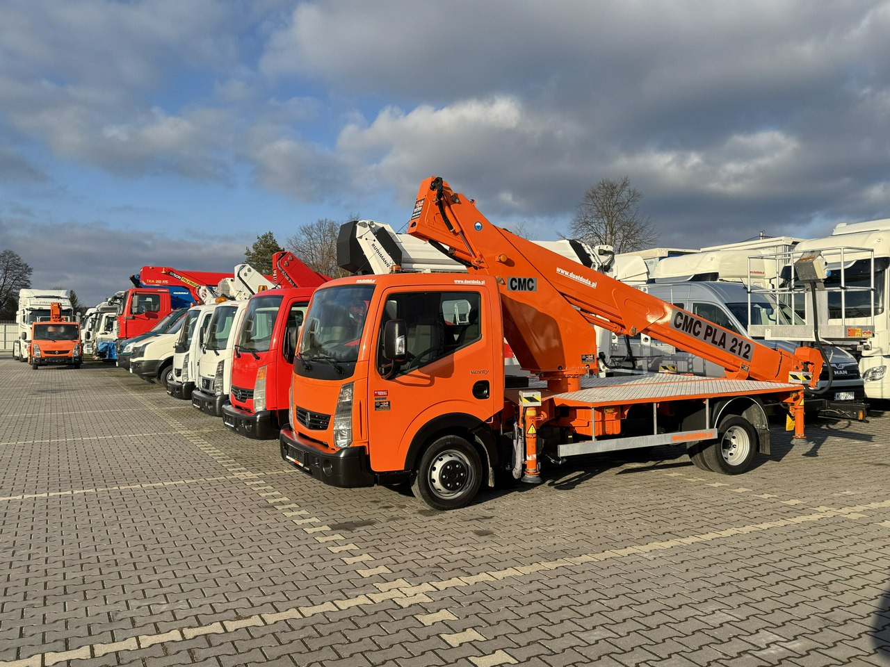 Renault Maxity - Грузовик с подъемником: фото 1 Renault Maxity - Грузовик с подъемником: фото 1