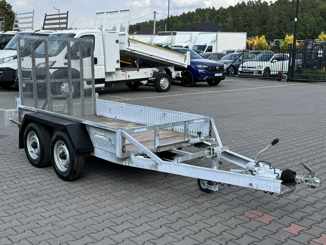 Titan Ciężarowa Pod minikoparkę sprzęt budowlany 2-osiowa Super Stan - Прицеп для спецтехники: фото 1 Titan Ciężarowa Pod minikoparkę sprzęt budowlany 2-osiowa Super Stan - Прицеп для спецтехники: фото 1