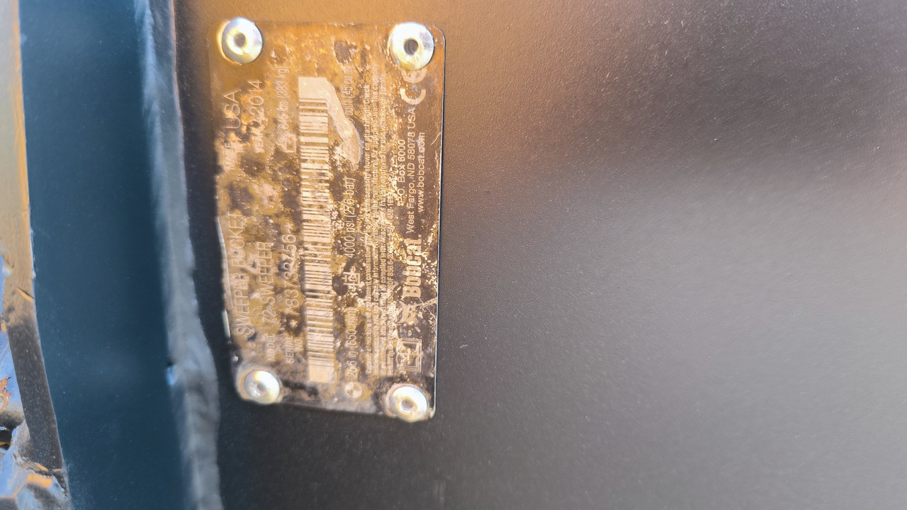 BOBCAT SWEEPER 72 - Щетка для Мини-погрузчиков с бортовым поворотом: фото 5 BOBCAT SWEEPER 72 - Щетка для Мини-погрузчиков с бортовым поворотом: фото 5