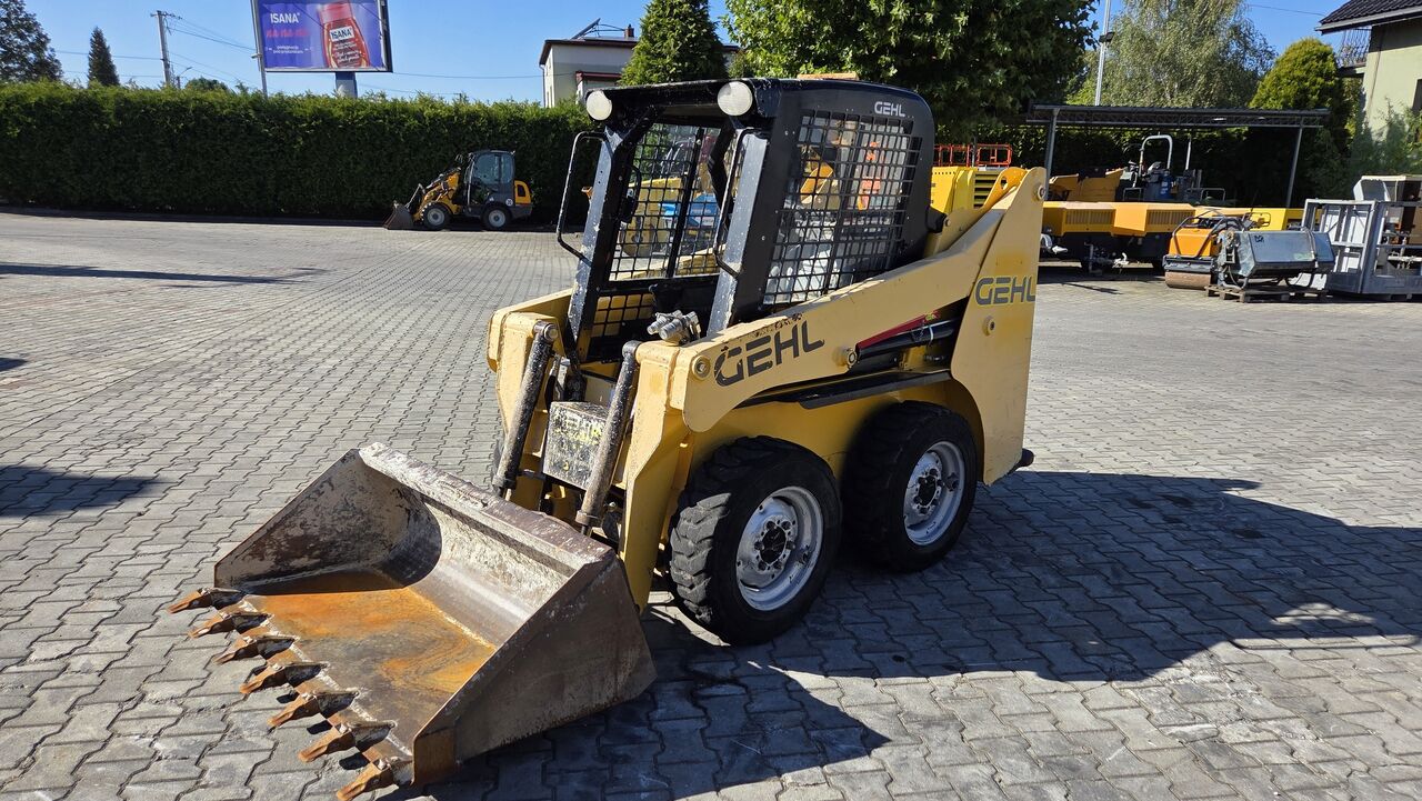 GEHL R105 - Мини-погрузчик с бортовым поворотом: фото 2 GEHL R105 - Мини-погрузчик с бортовым поворотом: фото 2