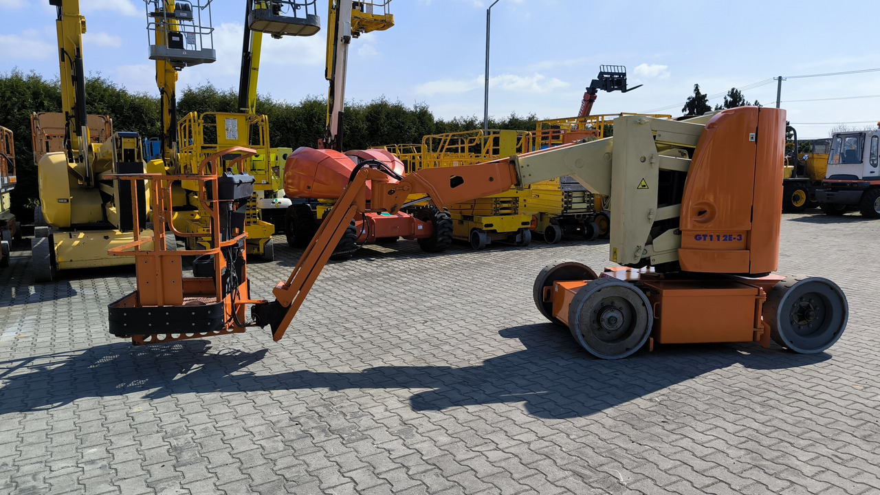 Коленчатый подъемник JLG E 300 AJP: фото 8