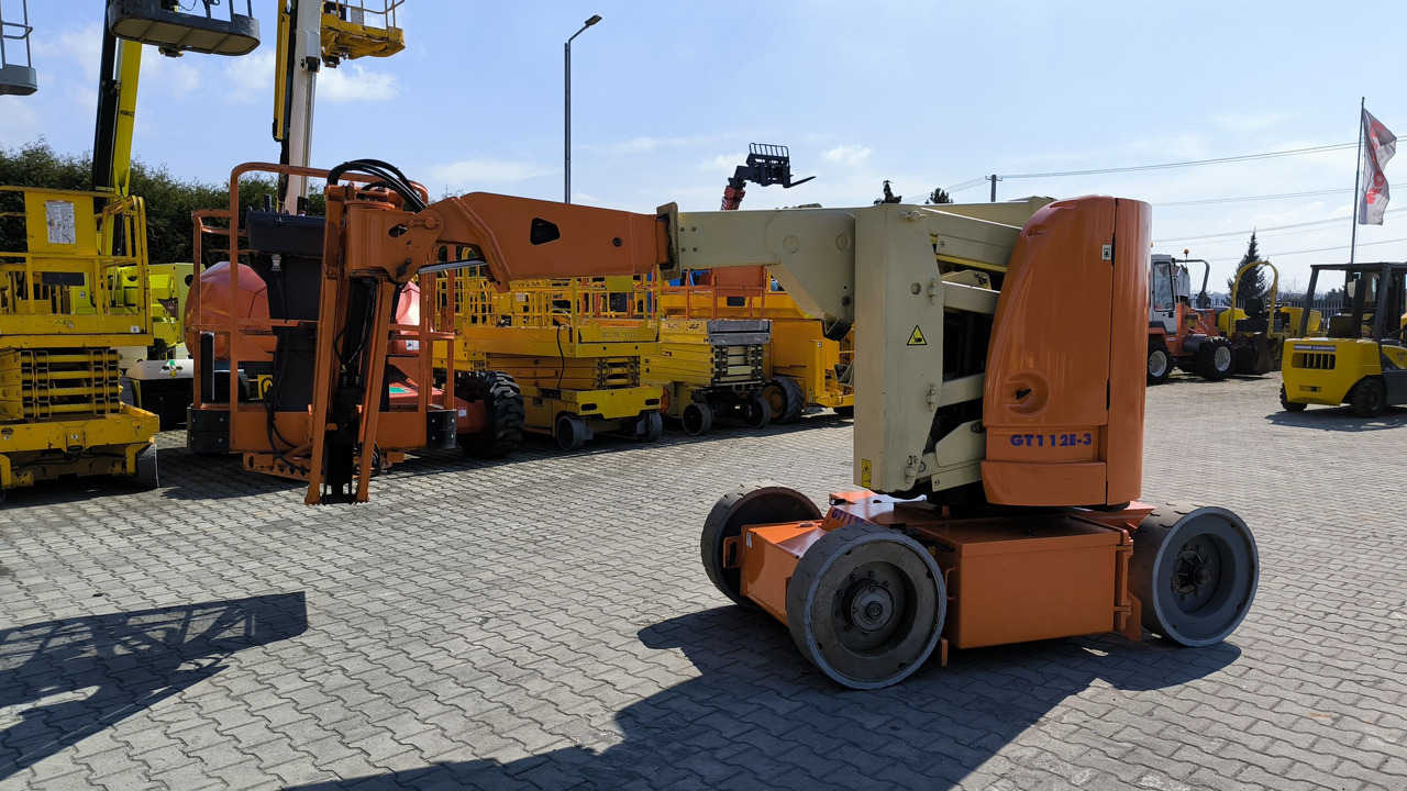 Коленчатый подъемник JLG E 300 AJP: фото 17