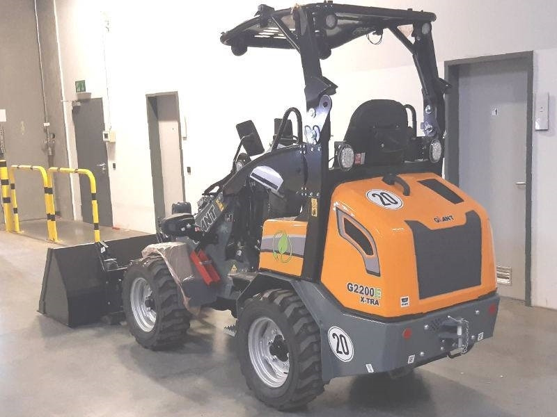 Giant G 2200 E X-Tra Elektro / electric - Мини-погрузчик с бортовым поворотом: фото 4 Giant G 2200 E X-Tra Elektro / electric - Мини-погрузчик с бортовым поворотом: фото 4
