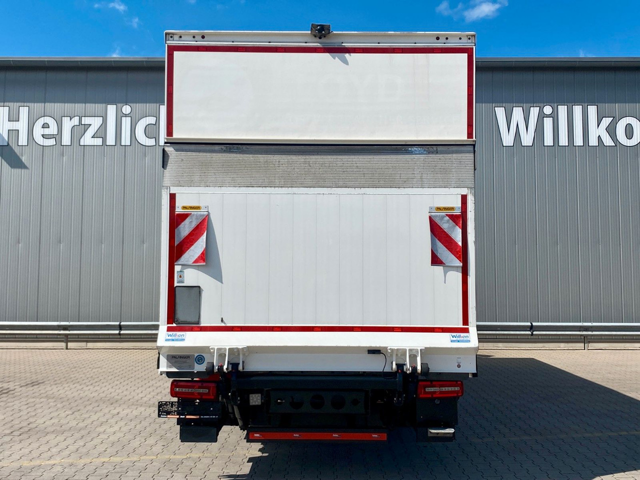 MAN TGL 12.220 Automatik*LBW*HU+BremseNEU*Navi*Kamer - Грузовик с закрытым кузовом: фото 4 MAN TGL 12.220 Automatik*LBW*HU+BremseNEU*Navi*Kamer - Грузовик с закрытым кузовом: фото 4