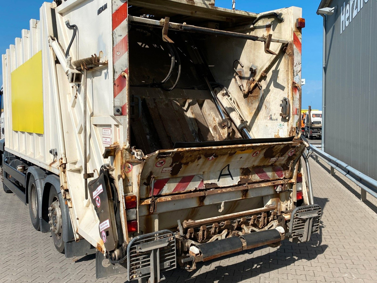 MAN TGS 26.320 6x2-4 | Zöller Medium X2EC24*3x Sitze - Мусоровоз: фото 3 MAN TGS 26.320 6x2-4 | Zöller Medium X2EC24*3x Sitze - Мусоровоз: фото 3