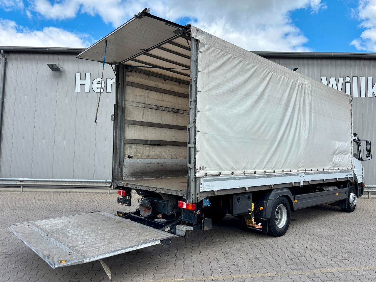 Mercedes-Benz Atego 1624 I 2,66m Höhe*Pritsche*Plane*LBW*AHK - Тентованный грузовик: фото 5 Mercedes-Benz Atego 1624 I 2,66m Höhe*Pritsche*Plane*LBW*AHK - Тентованный грузовик: фото 5